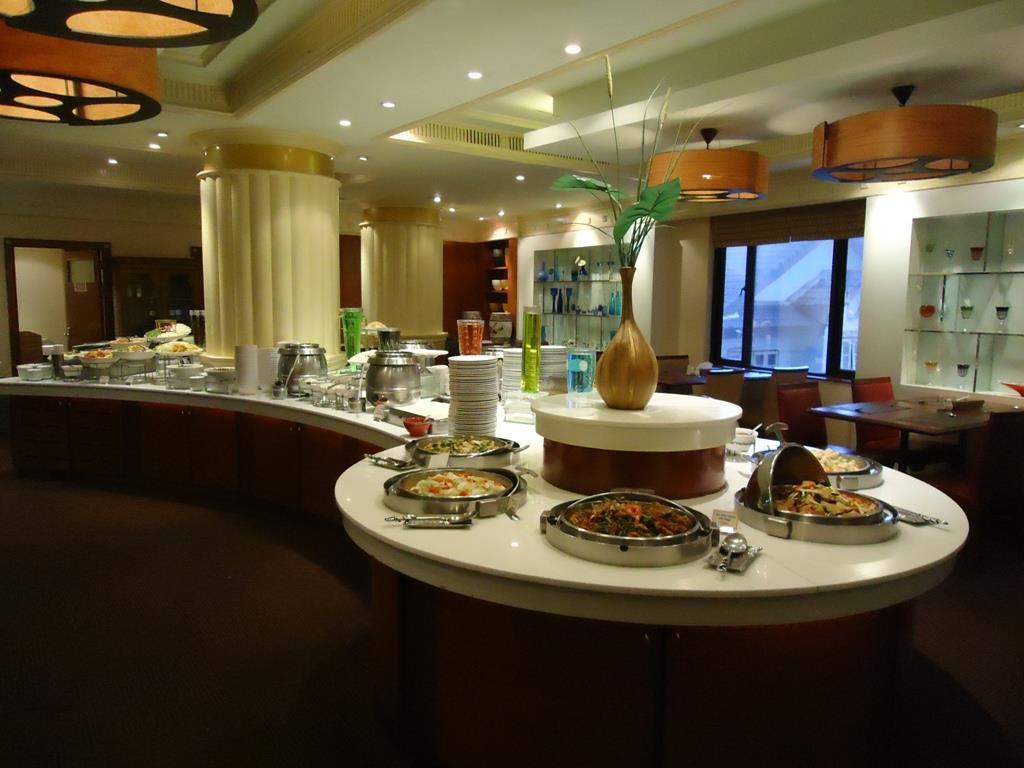 The Palazzo Hotel Бангкок Экстерьер фото