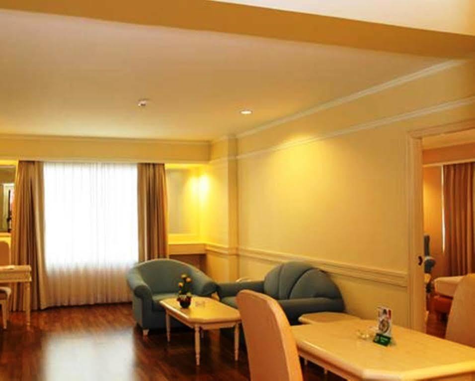 The Palazzo Hotel Бангкок Экстерьер фото