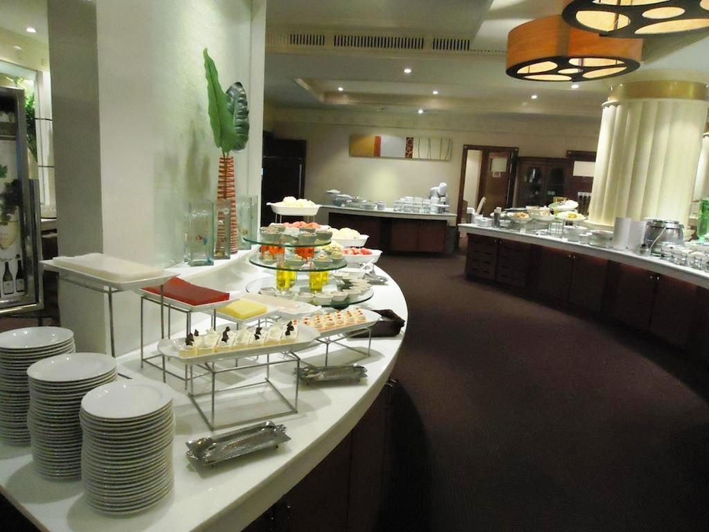 The Palazzo Hotel Бангкок Экстерьер фото